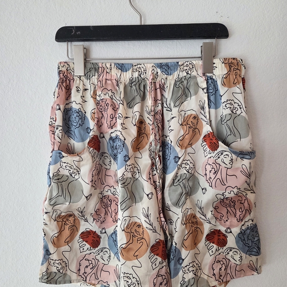 Women's Chic Artsy Afro Inspired Multicolor Patterned Pajama Set - Picture 4 of 11